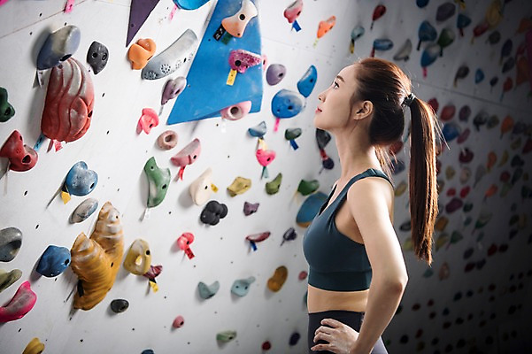 포토 JPG 우먼라이프 응시 여자 스포츠 허리손 실내 한명 서기 안전 사람 상반신 20대 성인 옆모습 레포츠 운동복 운동 헬스장 한국인 익스트림스포츠 준비 체육관 암벽등반 인공암벽등반 최선 클라이밍 성인여자한명만 국내포토 1 라이프스타일 시선 옷 뷰포인트 포즈 모션 레저 건강 동양인 청년 내부 헬스 등산 등반 여자한명만 성인여자만 파일형식