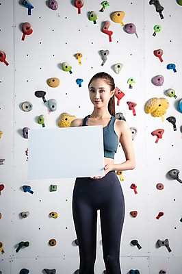 포토 JPG 우먼라이프 배너 응시 여자 스포츠 실내 한명 서기 미소 들기 안전 사람 상반신 20대 성인 앞모습 레포츠 운동복 운동 헬스장 한국인 익스트림스포츠 체육관 암벽등반 인공암벽등반 클라이밍 성인여자한명만 국내포토 1 라이프스타일 시선 옷 뷰포인트 모션 레저 표정 건강 동양인 청년 내부 헬스 등산 등반 여자한명만 성인여자만 파일형식