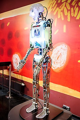 포토 JPG 어린이교육 교육 과학 실내 사람없음 빛 기계 전시 과학기술 체험학습 체험 로봇 박물관 체코 놀이체험 LED 4차산업 국내포토 유럽 산업 컨셉 전구 기술 내부 파일형식