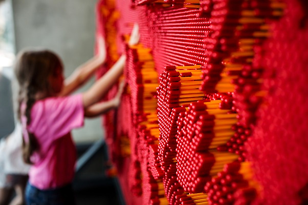 포토 JPG 서양인 외국인 여자 어린이교육 교육 초등학생 어린이 과학 놀이 실내 한명 서기 사람 상반신 옆모습 10대 체험학습 체험 누름 박물관 체코 소녀한명만 국내포토 1 학생 유럽 뷰포인트 컨셉 모션 청소년 인종 내부 여자한명만 소녀만 파일형식