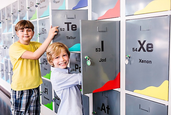 포토 JPG 서양인 외국인 어린이교육 교육 남자 초등학생 어린이 과학 실내 서기 미소 웃음 사람 상반신 두명 옆모습 10대 친구 체험학습 체험 즐거움 보관함 박물관 원자 체코 원자기호 소년만 국내포토 학생 기호 감정 유럽 뷰포인트 컨셉 관계 모션 청소년 표정 인종 내부 남자만 어린이만 파일형식