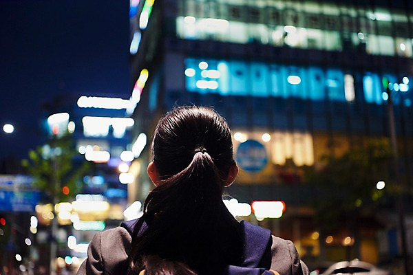 포토 JPG 응시 여학생 여자 교복 중학생 청소년 피곤 한명 사람 빌딩 상반신 야외 뒷모습 아웃포커스 10대 십대라이프스타일 한국인 야간 여중생 하교 학원 힘듦 십대여자한명만 방과후 국내포토 자연요소 1 학생 라이프스타일 시선 옷 교육 뷰포인트 컨셉 촬영기법 동양인 건물 등하교 여자한명만 십대여자만 파일형식