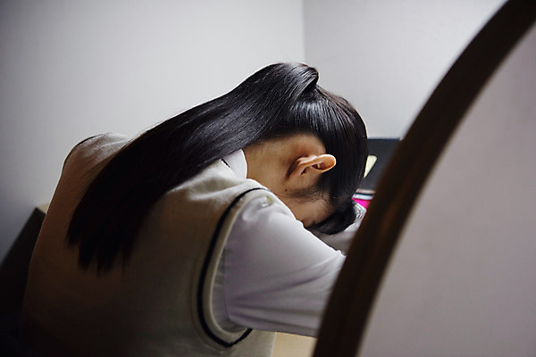 포토 JPG 학생 여학생 여자 교복 엎드리기 중학생 청소년 실내 한명 사람 앉기 상반신 옆모습 10대 십대라이프스타일 시험 한국인 잠 독서실 졸음 청소년교육 여중생 과제 시험공부 자습 십대여자한명만 자기주도학습 국내포토 1 라이프스타일 옷 교육 감정 뷰포인트 모션 동양인 내부 학습 여자한명만 십대여자만 파일형식