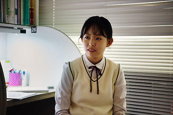 포토 JPG 학생 응시 여학생 여자 교복 중학생 청소년 한명 사람 앉기 상반신 앞모습 10대 십대라이프스타일 시험 한국인 독서실 질문 청소년교육 여중생 과제 시험공부 자습 십대여자한명만 자기주도학습 국내포토 1 라이프스타일 시선 옷 교육 뷰포인트 모션 동양인 학습 여자한명만 십대여자만 파일형식 인종 생활 여자만 십대만