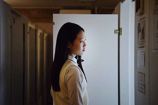 포토 JPG 학생 응시 여학생 여자 교복 중학생 청소년 실내 피곤 한명 사람 상반신 옆모습 10대 십대라이프스타일 시험 한국인 독서실 읽기 청소년교육 여중생 과제 시험공부 자습 주의사항 십대여자한명만 자기주도학습 국내포토 1 라이프스타일 시선 옷 교육 뷰포인트 컨셉 모션 주의 동양인 내부 학습 여자한명만 십대여자만 파일형식