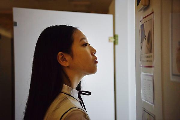 포토 JPG 학생 응시 여학생 여자 교복 중학생 청소년 실내 피곤 한명 사람 상반신 옆모습 10대 십대라이프스타일 시험 한국인 독서실 읽기 청소년교육 여중생 과제 시험공부 자습 주의사항 십대여자한명만 자기주도학습 국내포토 1 라이프스타일 시선 옷 교육 뷰포인트 컨셉 모션 주의 동양인 내부 학습 여자한명만 십대여자만 파일형식