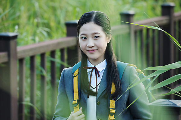 포토 JPG 주간 학생 공원 여학생 여자 행복 교복 중학생 청소년 한명 미소 사람 잔디 상반신 야외 앞모습 10대 십대라이프스타일 한국인 여중생 힐링 풀기 십대여자한명만 국내포토 자연요소 식물 1 라이프스타일 옷 공공시설 감정 뷰포인트 모션 표정 동양인 여자한명만 십대여자만 파일형식