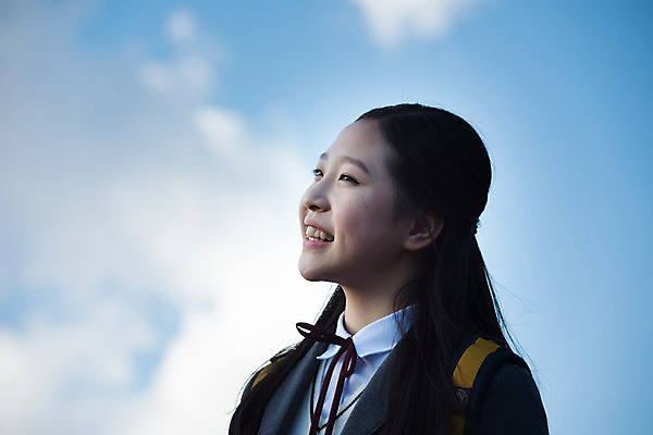 포토 JPG 주간 구름 학생 공원 여학생 여자 교복 중학생 청소년 하늘 한명 미소 사람 상반신 야외 옆모습 10대 십대라이프스타일 한국인 여중생 십대여자한명만 국내포토 자연요소 1 라이프스타일 옷 공공시설 뷰포인트 표정 동양인 여자한명만 십대여자만 파일형식