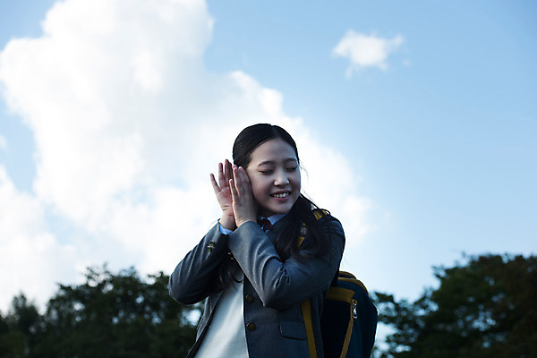 포토 JPG 주간 구름 학생 공원 여학생 여자 중학생 청소년 하늘 한명 미소 사람 손짓 상반신 야외 앞모습 10대 십대라이프스타일 소리 듣기 한국인 여중생 백팩 십대여자한명만 국내포토 자연요소 1 라이프스타일 공공시설 뷰포인트 가방 모션 표정 동양인 여자한명만 십대여자만 파일형식