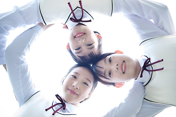 포토 JPG 주간 학생 공원 여학생 여자 로우앵글 중학생 청소년 하늘 어깨동무 협력 미소 사람 상반신 야외 앞모습 10대 세명 친구 십대라이프스타일 우정 한국인 즐거움 여중생 십대여자만 국내포토 자연요소 라이프스타일 공공시설 감정 뷰포인트 포즈 관계 표정 동양인 여자만 십대만 파일형식