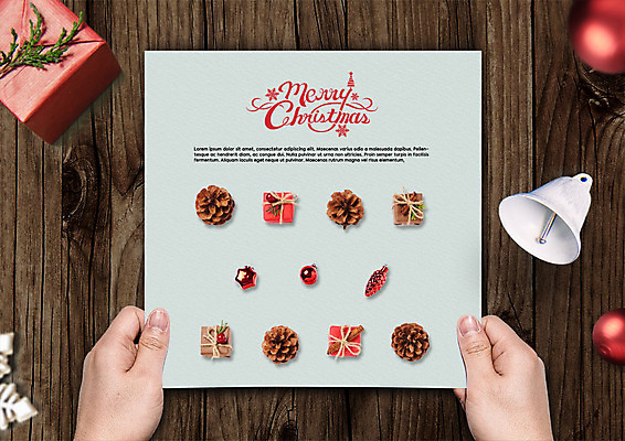 PSD 편집이미지 크리스마스장식 크리스마스 사람 성인 신체부위 장식 선물상자 여러개 양손 종 잡기 나무바닥 솔방울 솔잎 오너먼트 이미지편집 손 기념일 다수 잎 모션 바닥 선물 상자 파일형식