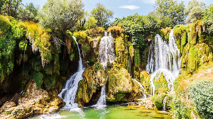 포토 JPG 주간 나무 해외풍경 호수 유럽풍경 자연 국립공원 풍경 사람없음 야외 폭포 숲 항공촬영 보스니아 크라비카폭포 국내포토 자연요소 식물 해외 공원 유럽 뷰포인트 생태계 파일형식