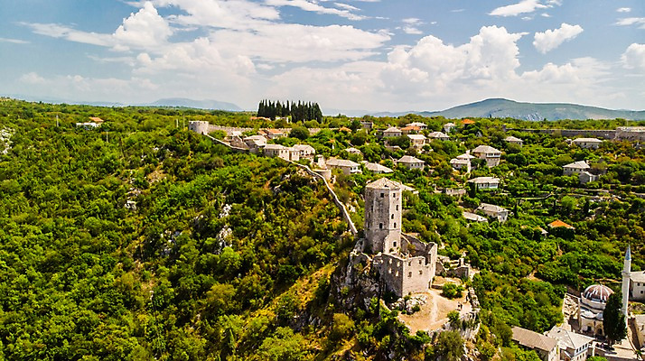 포토 JPG 주간 구름 해외풍경 호수 고건축 유럽풍경 자연 하늘 풍경 사람없음 야외 건물 관광지 숲 고성 항공촬영 보스니아 국내포토 자연요소 해외 건축물 유럽 뷰포인트 여행 생태계 파일형식