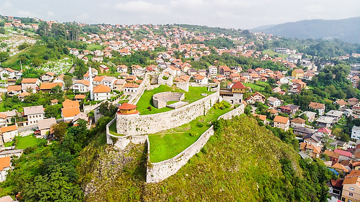 포토 JPG 주간 나무 해외풍경 고건축 유럽풍경 자연 주택 풍경 초원 사람없음 야외 건물 마을 숲 언덕 고성 항공촬영 보스니아 도보이 국내포토 자연요소 식물 해외 건축물 유럽 뷰포인트 생태계 파일형식
