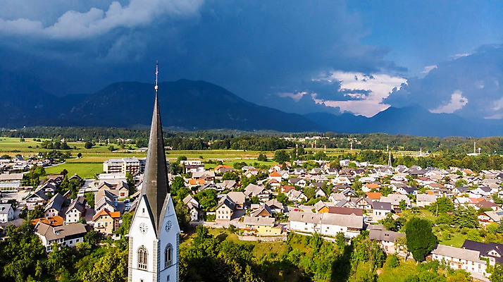 포토 JPG 주간 구름 해외풍경 고건축 유럽풍경 자연 하늘 지붕 주택 풍경 사람없음 야외 건물 마을 역사 항공촬영 슬로베니아 국내포토 자연요소 해외 건축물 유럽 뷰포인트 생태계 파일형식