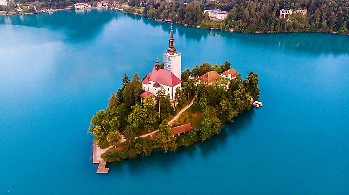 포토 JPG 주간 나무 해외풍경 바다 섬 고건축 유럽풍경 자연 주택 풍경 해변 사람없음 야외 건물 파란색 숲 휴양지 고성 항공촬영 슬로베니아 블레드 국내포토 자연요소 식물 해외 건축물 유럽 뷰포인트 컬러 장소 생태계 파일형식