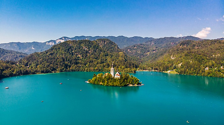 포토 JPG 주간 해외풍경 바다 섬 고건축 유럽풍경 자연 산 풍경 사람없음 야외 건물 숲 언덕 휴양지 고성 항공촬영 슬로베니아 블레드 국내포토 자연요소 해외 건축물 유럽 뷰포인트 장소 생태계 파일형식