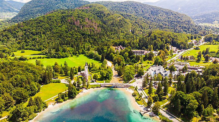 포토 JPG 주간 나무 해외풍경 호수 바다 유럽풍경 자연 산 주택 풍경 초원 사람없음 야외 건물 마을 숲 휴양지 항공촬영 슬로베니아 가교 보힌즈 국내포토 자연요소 식물 해외 건축물 유럽 뷰포인트 장소 생태계 파일형식