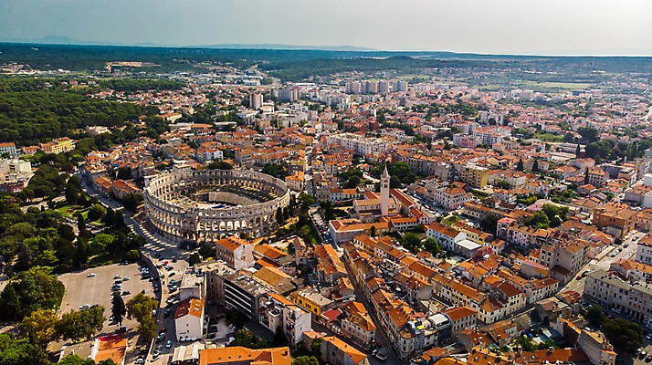 포토 JPG 주간 해외풍경 고건축 유럽풍경 자연 풍경 사람없음 야외 관광지 경기장 숲 크로아티아 항공촬영 풀라 국내포토 자연요소 해외 건축물 유럽 뷰포인트 여행 스포츠시설 생태계 파일형식