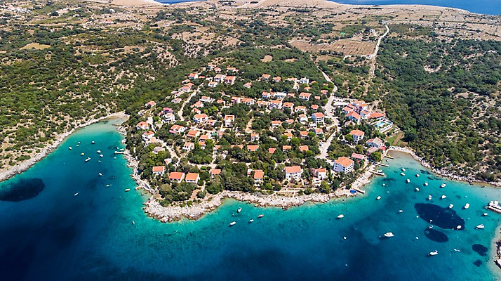 포토 JPG 주간 해외풍경 바다 유럽풍경 자연 주택 풍경 해변 사람없음 야외 건물 농경지 마을 숲 크로아티아 항공촬영 선박 파그섬 국내포토 자연요소 해외 건축물 유럽 뷰포인트 섬 수상교통 농장 생태계 파일형식