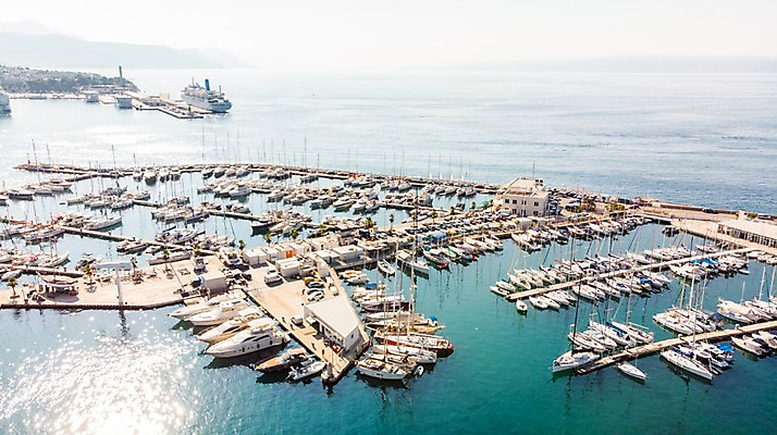 포토 JPG 주간 해외풍경 바다 유럽풍경 자연 풍경 해변 사람없음 야외 항구 크로아티아 항공촬영 스플리트 페리선착장 선박 국내포토 자연요소 해외 유럽 뷰포인트 수상교통 교통시설 생태계 파일형식