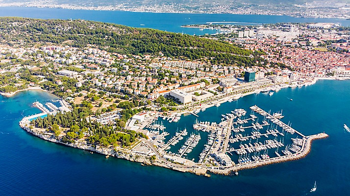 포토 JPG 주간 해외풍경 바다 유럽풍경 자연 풍경 해변 사람없음 야외 마을 크로아티아 고성 항공촬영 스플리트 선박 국내포토 자연요소 해외 유럽 뷰포인트 수상교통 생태계 파일형식