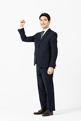 포토 JPG 스튜디오촬영 전신 응시 남자 비즈니스 실내 한명 서기 미소 사람 정장 20대 청년 옆모습 파이팅 한국인 비즈니스맨 자신감 흰배경 성인남자한명만 국내포토 1 시선 옷 감정 뷰포인트 백그라운드 모션 표정 동양인 성인 내부 흰색 직장인 남자한명만 성인남자만 파일형식