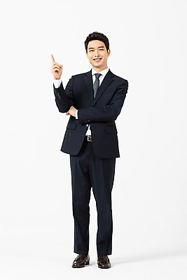 포토 JPG 스튜디오촬영 전신 남자 비즈니스 손가락 실내 한명 서기 미소 사람 정장 20대 청년 앞모습 한국인 가리킴 비즈니스맨 흰배경 한가지 성인남자한명만 국내포토 1 손 옷 뷰포인트 백그라운드 모션 표정 동양인 손짓 성인 내부 흰색 직장인 남자한명만 성인남자만 파일형식