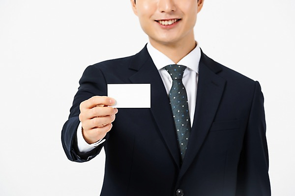 포토 JPG 스튜디오촬영 남자 비즈니스 명함 실내 한명 미소 들기 사람 정장 상반신 20대 청년 앞모습 한국인 비즈니스맨 흰배경 성인남자한명만 국내포토 1 옷 뷰포인트 백그라운드 모션 표정 동양인 성인 내부 흰색 직장인 남자한명만 성인남자만 파일형식