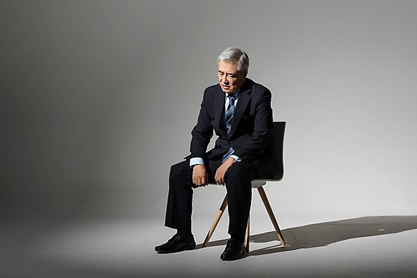 포토 JPG 스튜디오촬영 전신 노년 남자 의자 비즈니스 회색배경 실내 한명 사람 앉기 정장 옆모습 고통 한국인 비즈니스맨 실패 좌절 60대 고민 괴로움 노인남자한명만 국내포토 1 옷 감정 뷰포인트 가구 백그라운드 컨셉 모션 동양인 성인 내부 회색 직장인 남자한명만 노인남자만 파일형식