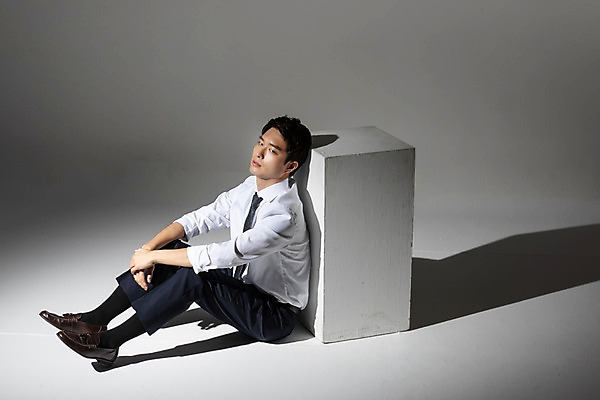 포토 JPG 스튜디오촬영 전신 응시 남자 비즈니스 회색배경 실내 한명 사람 앉기 정장 20대 청년 옆모습 기댐 고통 한국인 비즈니스맨 실패 좌절 괴로움 성인남자한명만 주저앉기 국내포토 1 시선 옷 감정 뷰포인트 백그라운드 컨셉 모션 동양인 성인 내부 회색 직장인 남자한명만 성인남자만 파일형식