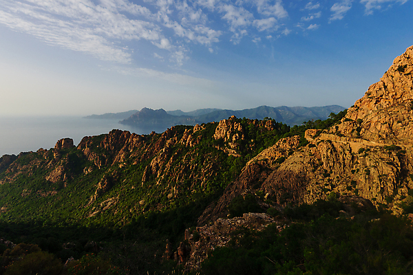 포토 JPG 해외이미지 유럽 도로 바다 섬 여행 자연 하늘 산 풍경 사람없음 빨간색 파란색 황혼 일몰 프랑스 만 지중해 내추럴 프랑스어 코르시카 해외포토 문자 나라 길 컬러 교통시설 노을 생태계 파일형식 이미지허브