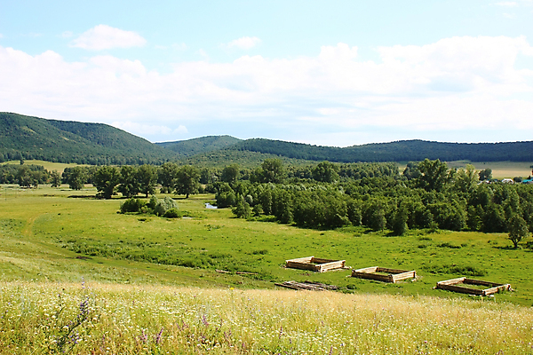 포토 JPG 해외이미지 밭 자연 하늘 산 주택 풍경 사람없음 야외 초록색 여름 파란색 마을 계곡 봄 시골 작음 언덕 해외포토 계절 컬러 농업 건물 크기 생태계 파일형식 이미지허브