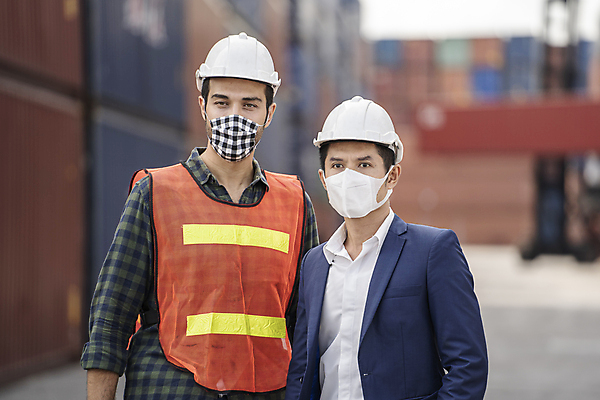 포토 JPG 해외이미지 직업 유럽 산업 비즈니스 공장 노동자 실내 가면 안전 사람 야외 두명 노란색 건강관리 기계 고통 덮개 업무 열 작업실 수술 엔지니어 제조 보호 온도계 헬멧 컨테이너 창고 전염 정비공 운영자 해외포토 감정 나라 컬러 컨셉 공업 의학 건강 관리 내부 치료 뚜껑 작업 기술자 질병 보호장비 감염 파일형식 이미지허브