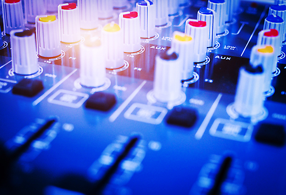 포토 JPG 해외이미지 직업 산업 선 음악 백그라운드 노래 버튼 사람없음 빛 디지털 소리 콘서트 공연 듣기 장비 무대 기구 판넬 볼륨 혼합 믹서 DJ 묘사 라디오 전자 오디오 방송 먼지 스위치 스테레오 뮤지컬 섞기 제어 채널 키패드 효과 해외포토 모션 문화예술 이벤트 전자제품 파일형식 이미지허브