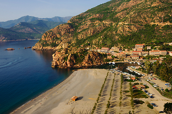 포토 JPG 해외이미지 유럽 바다 섬 여행 자연 하늘 산 풍경 사람없음 야외 물 파란색 태양 탑 항구 프랑스 만 보트 지중해 포트 프랑스어 코르시카 해외포토 자연요소 문자 건축물 나라 컬러 배_교통 교통시설 생태계 파일형식 이미지허브