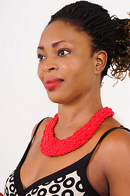 포토 JPG 해외이미지 여자 얼굴 결혼 백그라운드 한명 사람 빨간색 흰색 우아함 보석 싱글 목 해외포토 1 컬러 컨셉 이벤트 신체부위 광석 파일형식 이미지허브