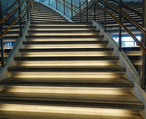 포토 JPG 해외이미지 디자인 곡선 건축양식 유리 사람없음 내부 계단 바위 투명 플라스틱 상승 단계 빛망울 철책 해외포토 건축 선 컨셉 재질 빛 돌_바위 파일형식 이미지허브