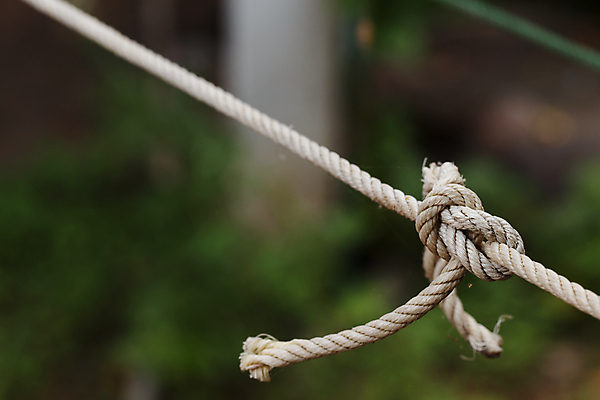포토 JPG 해외이미지 선 밧줄 줄 바다 백그라운드 패턴 하늘 넥타이 항해 안전 사람없음 파란색 힘 장비 흰색 보트 고리 실 닫기 코드 보호 연결 결합 접속 심볼 오브젝트 싱글 질감 보안 매듭 섬유 내추럴 고립 엮은 옛날 잠금해제 지원 해외포토 잡화 컬러 컨셉 무늬 배_교통 모션 직물 파일형식 이미지허브