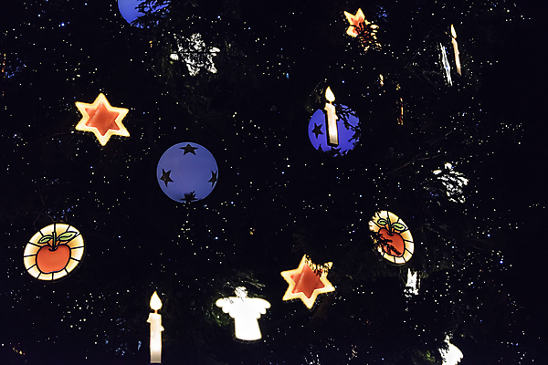 포토 JPG 해외이미지 나무 전통 외관 계절 별 문화 백그라운드 크리스마스 겨울 건축양식 공 휴가 천사 조명 거리 매달리기 사람없음 야외 건물 장식 빨간색 파란색 빛 마을 축제 장식볼 프랑스 흰색 나뭇가지 축하 도시 사과 야간 저녁 12월 샹들리에 문학 타운 전나무 빛망울 2017년 스트라스부르 해외포토 자연요소 식물 건축물 기념일 건축 유럽 컬러 컨셉 과일 모션 날짜 연도 파일형식 이미지허브