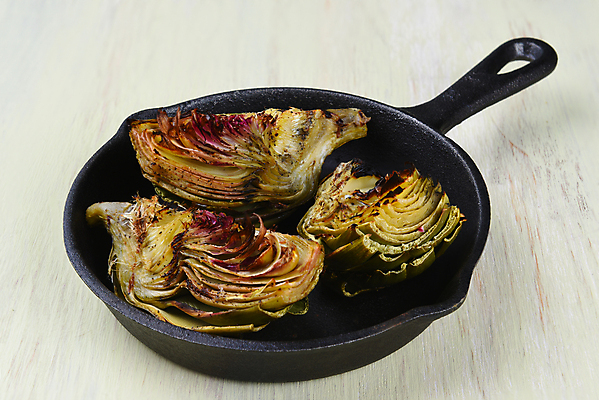 포토 JPG 해외이미지 음식 채소 탁자 요리 사람없음 목재 초록색 식당 어둠 시골 양념 프라이팬 그릴 자르기 유기농 소금 후추 건강식 해외포토 나무 웰빙 컬러 가구 재료 모션 주방용품 상점 향신료 파일형식 이미지허브