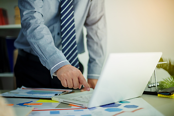 포토 JPG 해외이미지 손 백그라운드 컨셉 인터넷 회사 비즈니스 통신 성공 그래프 대화 사람 사람없음 금융 경제 컴퓨터 사무실 자료 웹 정보 업무 작업 비즈니스맨 네트워크 계획 분석 동료 오브젝트 보고서 컨설턴트 상담 경영자 투자 온라인 회계 경영 마케팅 브레인스토밍 해외포토 남자 관계 말하기 신체부위 전자제품 직장인 전문직 리더 파일형식 이미지허브