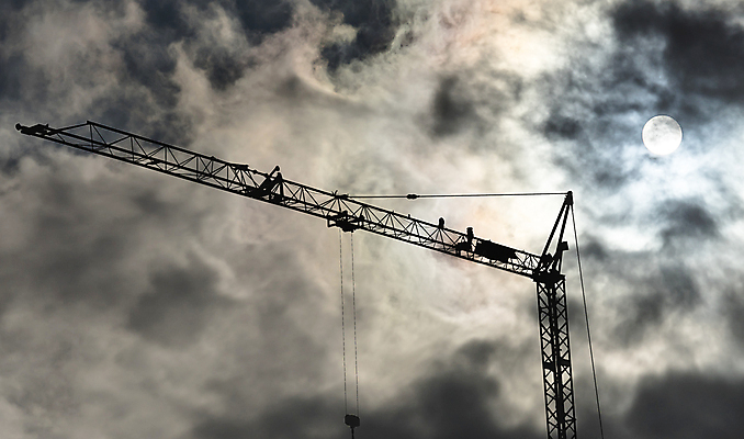 포토 JPG 해외이미지 구름 직업 산업 건축양식 하늘 불꽃 노동자 주택 프레임 사람없음 빛 태양 검은색 힘 기계 일몰 장비 건설현장 슬픔 달 업무 투명 고리 재산 땅 아래 위협 기중기 장면 드라마 뼈대 발판 조작 진짜 해외포토 자연요소 건축 감정 컬러 불 건설업 건물 금융 노을 작업 중장비 방향 위치 파일형식 이미지허브