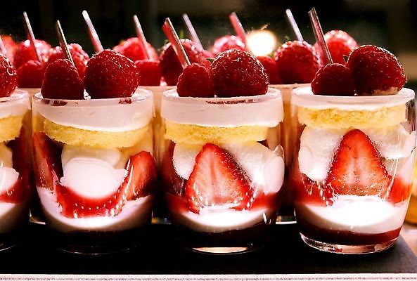 포토 JPG 해외이미지 접시 계절 열매 음식 분홍색 백그라운드 잎 과일 딸기 디저트 사람없음 목재 쿠키 케이크 식당 초콜릿 숟가락 식사 빵집 흰색 대접 신선 원형 달콤 맛 아침식사 작음 설탕 굽기 민트 크림 상쾌 유기농 산딸기 블랙베리 영양분 제빵사 타르트 페스츄리 핸드메이드 더스트파티클 해외포토 도형 나무 식물 직업 식기 웰빙 감정 빵 컬러 컨셉 재료 수저 상점 크기 구이 허브 파이_빵 파일형식 이미지허브