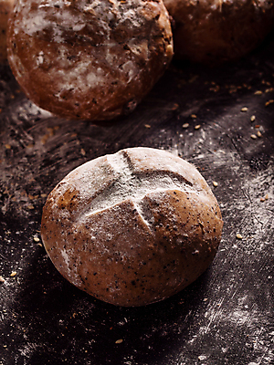 포토 JPG 해외이미지 전통 음식 조각 농업 재료 탁자 아침 건강 요리 씨앗 사람없음 목재 빛 햇빛 갈색 일출 주방 식사 어둠 빵집 껍질 시골 신선 맛 상품 낟알 시리얼 밀 굽기 먹기 유기농 질감 보리 밀가루 토스트 덩어리 내추럴 번 핸드메이드 호밀 귀리 해외포토 주간 나무 식물 웰빙 산업 빵 컬러 가구 컨셉 모션 곡류 태양 노을 상점 가루 구이 파일형식 이미지허브