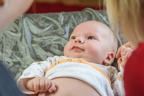 포토 JPG 해외이미지 백인 옷 여자 행복 감정 할머니 얼굴 어린이 컨셉 신체 가족 관계 놀이 엄마 휴식 새로움 함께함 건강 사랑 한명 사람 소년 금발 흰색 아기 신생아 달콤 작음 담요 피부 결백 돌봄 천진난만 해외포토 서양인 1 헤어스타일 노년 남자 컬러 모션 신체부위 맛 크기 파일형식 이미지허브