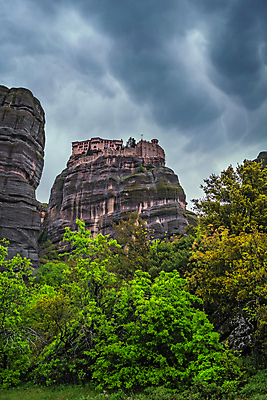 포토 JPG 해외이미지 전통 종교 건축양식 하늘 산 풍경 사람없음 교회 계곡 일몰 역사 재산 정상 큼 그리스 언덕 신성 수도원 그리스인 수녀원 옛날 폭풍우 회랑 메테오라 해외포토 서양인 건축물 건축 유럽 종교건축 건물 금융 노을 세계문화유산 비_날씨 복도 크기 자연재해 파일형식 이미지허브