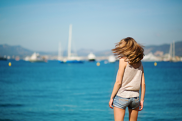 포토 JPG 해외이미지 주간 서양인 우먼라이프 여자 바람 한명 사람 야외 10대 여름휴가 바캉스 여행객 날씬함 여름라이프 십대여자한명만 해외포토 자연요소 외국인 1 라이프스타일 청소년 날씨 휴가 몸매 여자한명만 십대여자만 파일형식 여름_계절 이미지허브