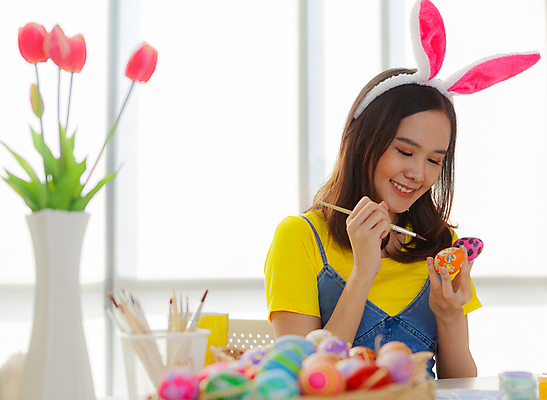 포토 JPG 해외이미지 백인 모델 전통 라이프스타일 손 디자인 계절 여자 행복 분홍색 백그라운드 휴가 부활절 기념 한명 사람 성인 장식 컬러풀 노란색 바구니 우주 계란 축제 페인트 봄 축하 잡기 4월 심볼 흥분 긍정 귀 해외포토 서양인 1 기념일 감정 컬러 컨셉 모션 생활 신체부위 알 날짜 파일형식 이미지허브