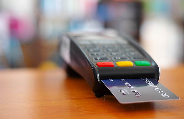 포토 JPG 해외이미지 손 돈 비즈니스 사람없음 금융 쇼핑 세일 상점 디지털 기계 공구 키보드 신용카드 닫기 구매 고객 무역 전자 결제 영수증 소매 계산서 전자상거래 ATM 계산원 매각 인출 체크아웃 체크카드 터미널 해외포토 직업 산업 모션 신체부위 경제 도구 재산 파일형식 이미지허브